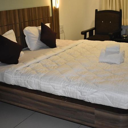 Hotel Shyam Palace Bhuj Luaran gambar